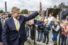 Koning-bezoek-Ten-Boer_2011