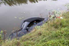 Berging-auto-te-water-Wijmersweg_8691