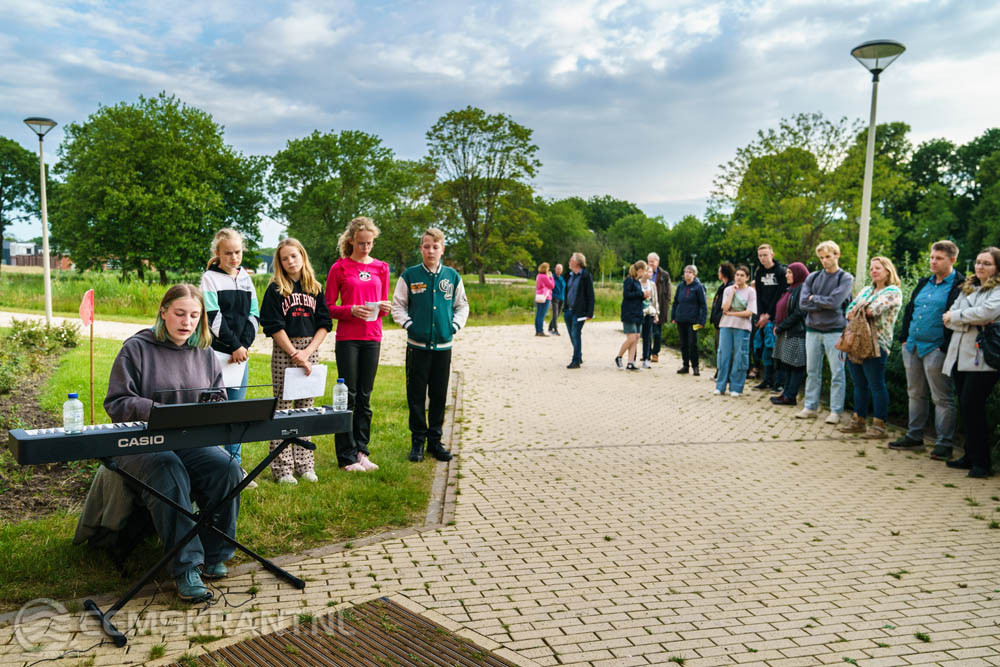 De poëzieavond in de tuin van de VO Campus Eemsdelta was een groot succes – Eemskrant.nl